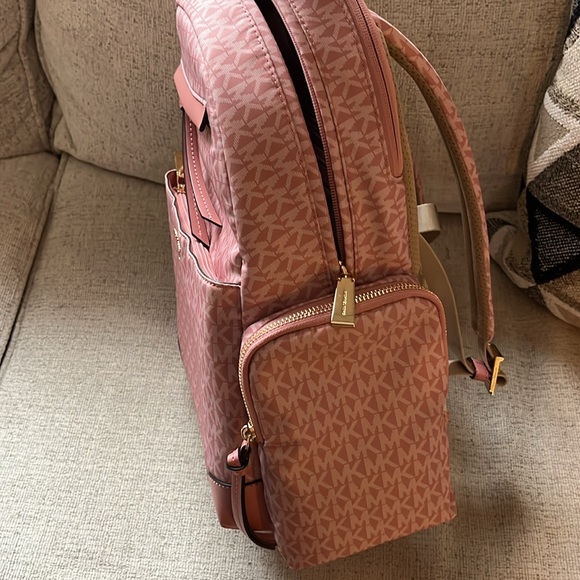 Pink Michael Kors lg backpack 🌸 - Picture 4 of 7